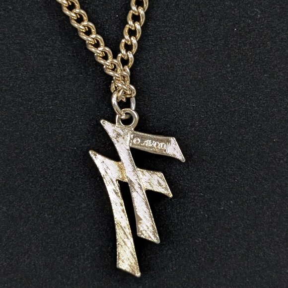 V. Avon Lucky 77 Pendant Necklace - Picture 4 of 6